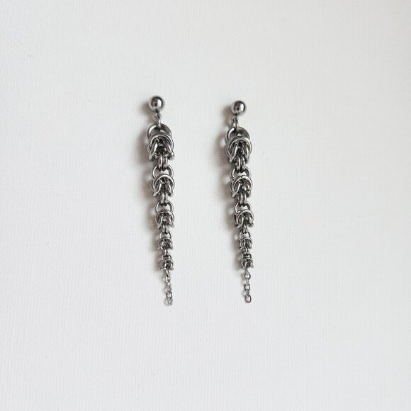 Gothic medieval chain mail pointy long silver earrings ✦ stainless steel ✦ - Picture 2 of 8